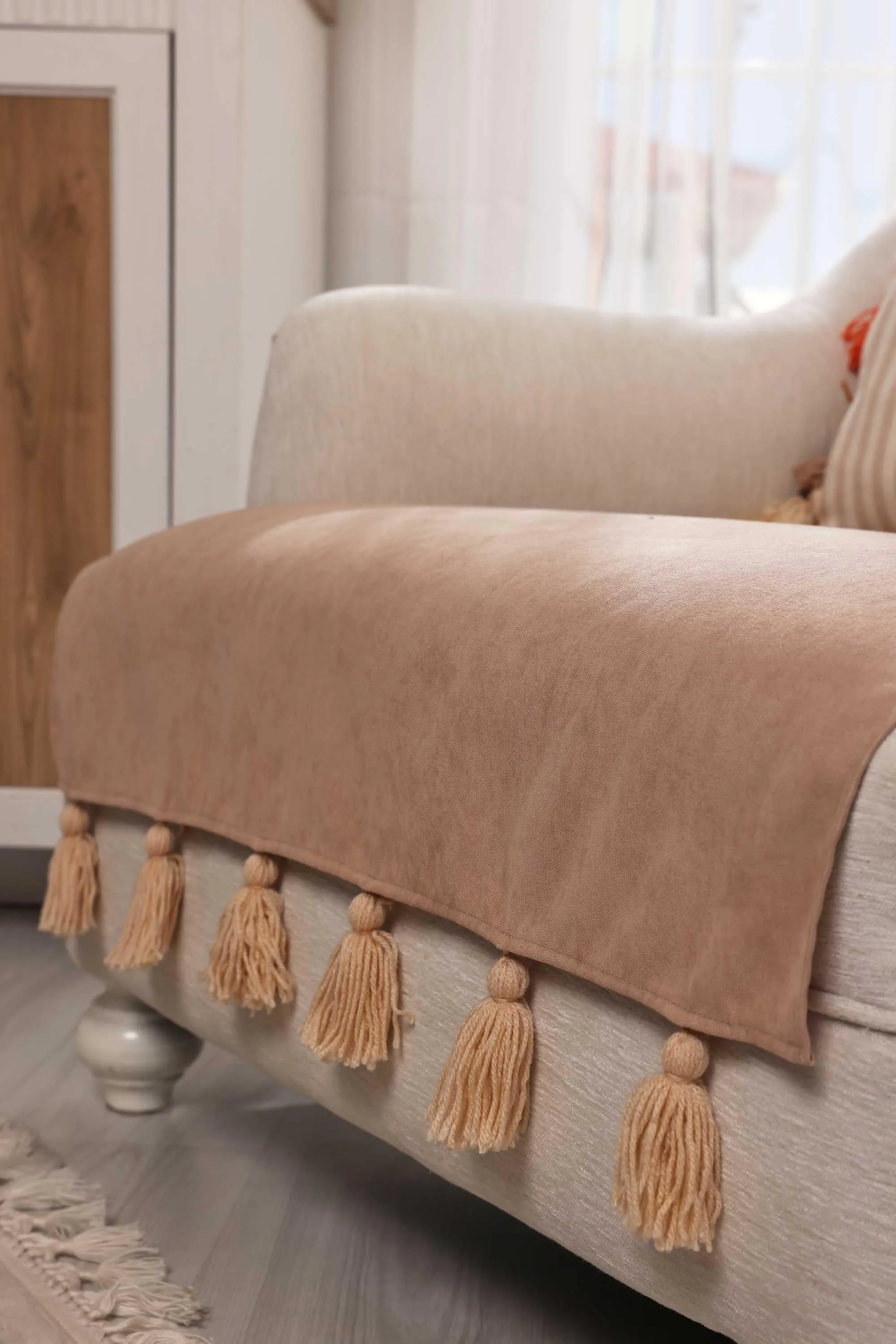 Boho-Inspired 1-Seater Slipcover with Handmade Tassels, Stylish Sofa Protector Cover for Modern Homes,KO-31T