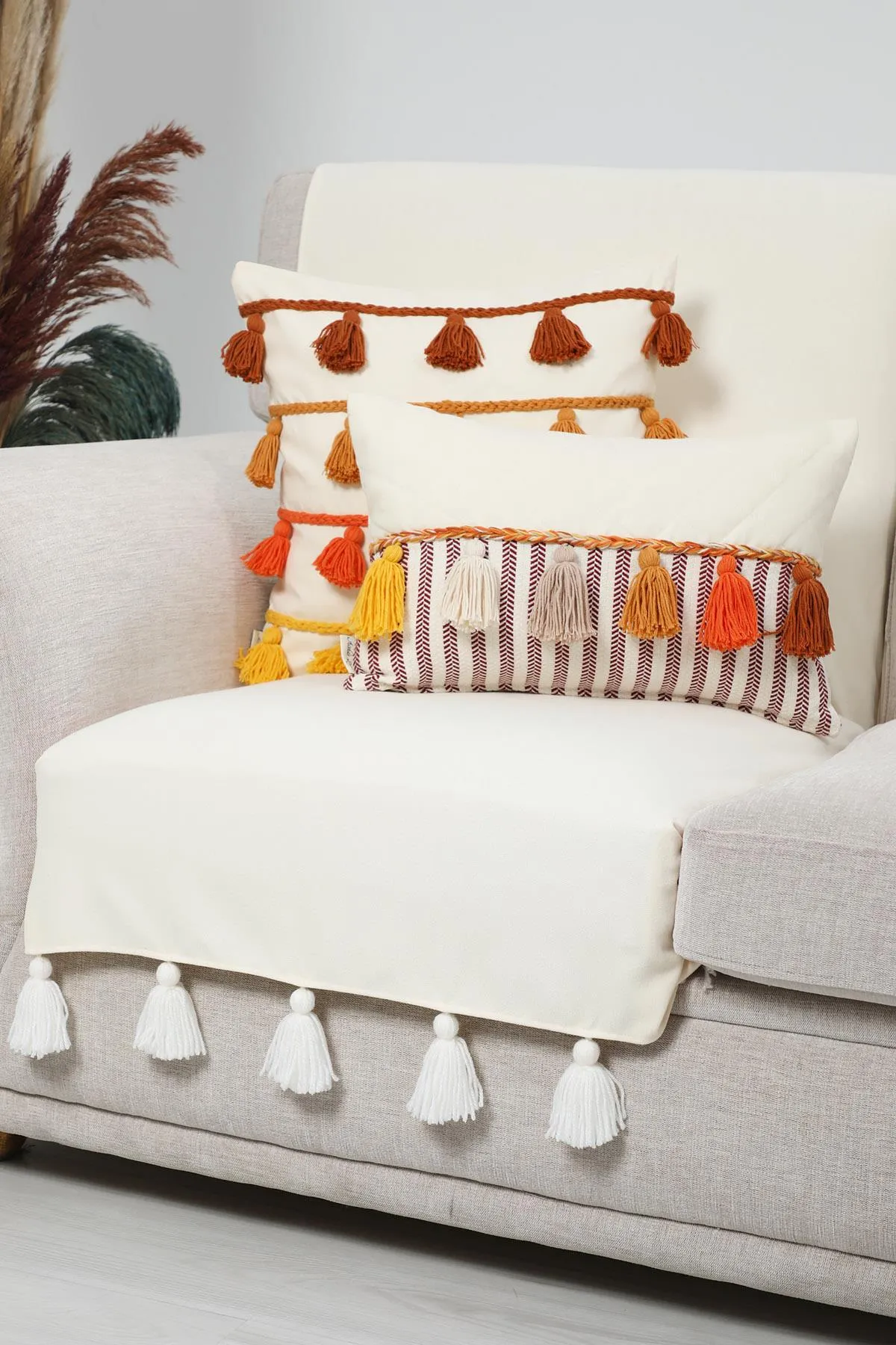 Boho-Inspired 1-Seater Slipcover with Handmade Tassels, Stylish Sofa Protector Cover for Modern Homes,KO-31T