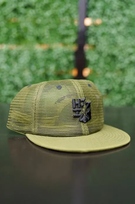 OLIVE MESH SPLIT LOGO HAT