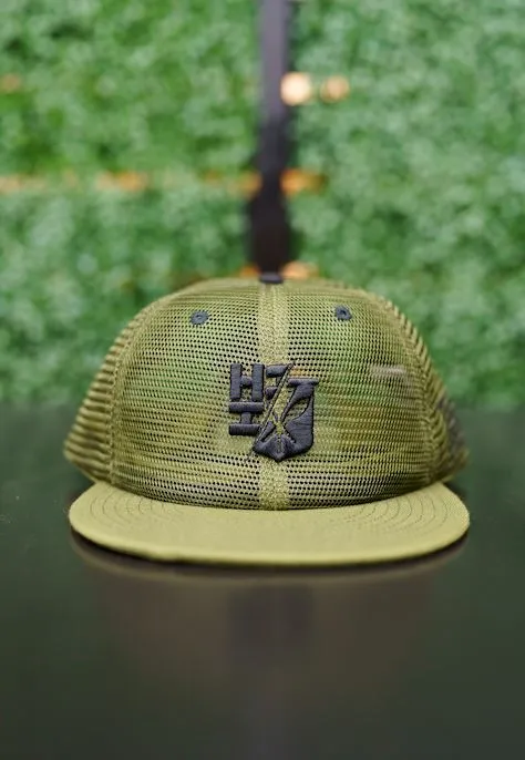 OLIVE MESH SPLIT LOGO HAT